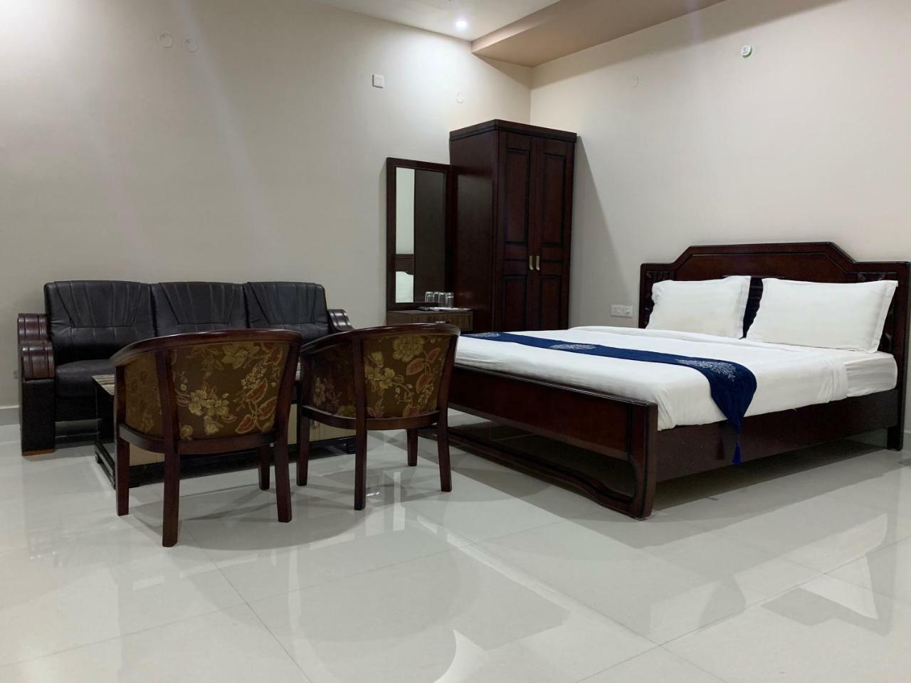 Hotel Jnr Grand Madanapalle Zewnętrze zdjęcie