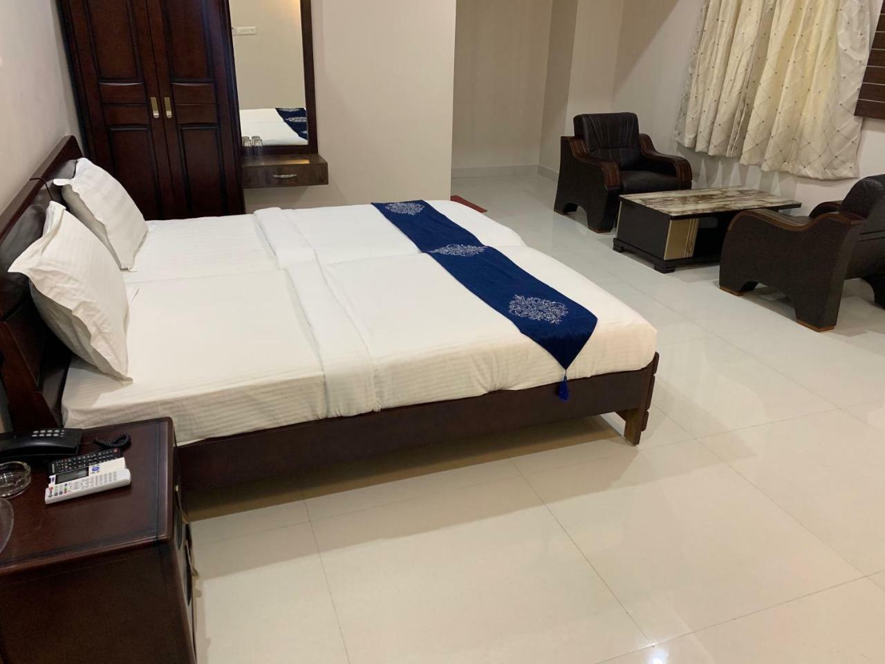 Hotel Jnr Grand Madanapalle Zewnętrze zdjęcie