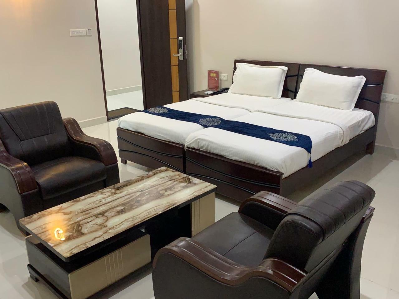 Hotel Jnr Grand Madanapalle Zewnętrze zdjęcie